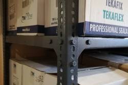 Raktár részlet TKK Tekasil anyagokkal.